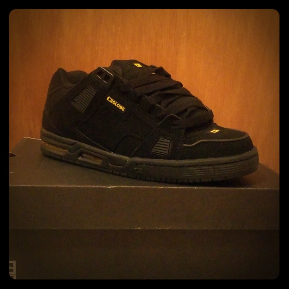Globe Sabre Black & Yellow Skate Shoes